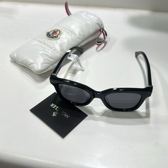 Moncler 50MM Square Sunglasses Black - Picture 7 of 9
